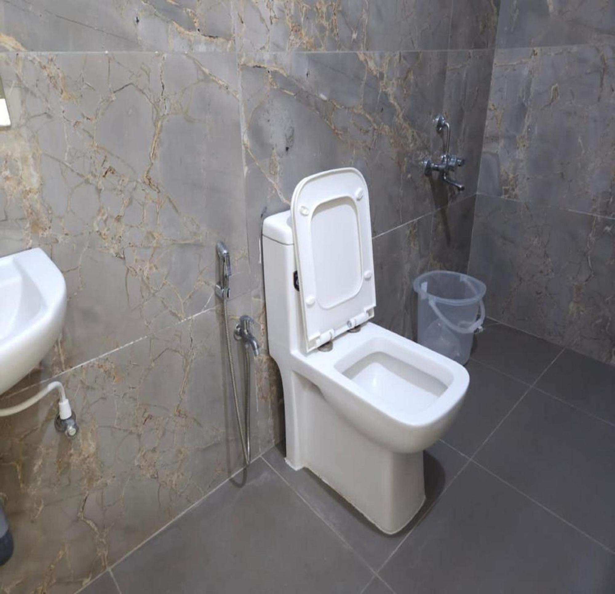 Thulasi Avenue Inn Pollachi Ngoại thất bức ảnh